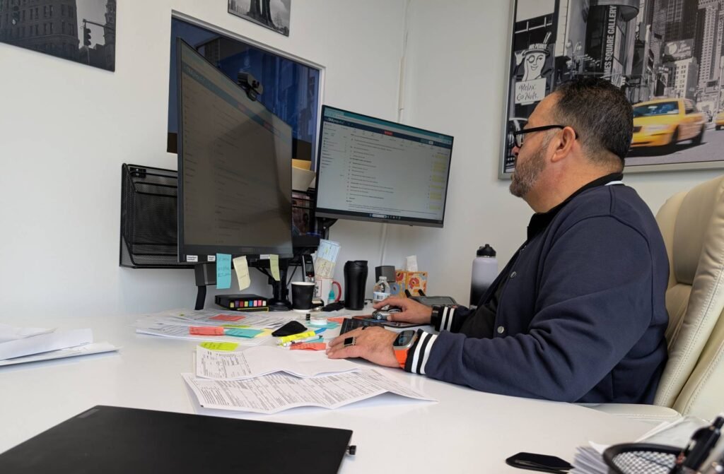 Tax expert Eric Rodriguez providing personalized tax preparation services for a client in Kendall, Miami, during the 2026 tax season